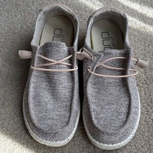 Hey Dude Women’s Wendy Stretch Shoes Rose Size 9